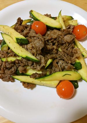 ズッキーニと牛肉の塩こしょう炒め-レシピのメイン写真