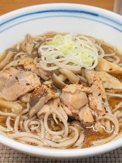 秋の絶品・鶏きのこ汁と蕎麦-レシピのメイン写真