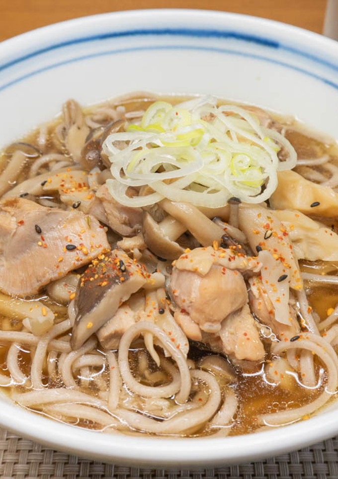 秋の絶品・鶏きのこ汁と蕎麦-レシピのメイン写真