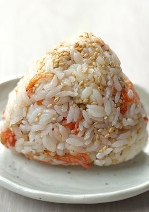 袋で🍙ふりふりおにぎり『桜えびとごま』-レシピのメイン写真