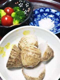 ちょこっとお塩で食べる 茹で里芋-レシピのメイン写真