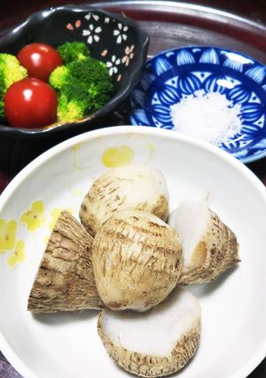 ちょこっとお塩で食べる 茹で里芋-レシピのメイン写真