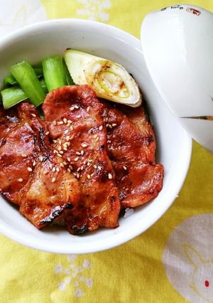 焼肉用豚肩ロース肉で焼肉丼♪-レシピのメイン写真