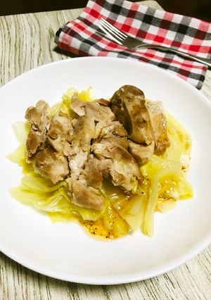 春キャベツともも肉を蒸してドレッシングで-レシピのメイン写真