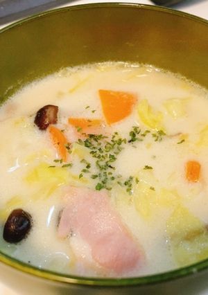 簡単✩.*キャベツとベーコンの豆乳スープ-レシピのメイン写真