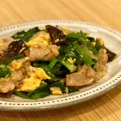 รูปของ ニラと豚肉の玉子炒め[塩麹]