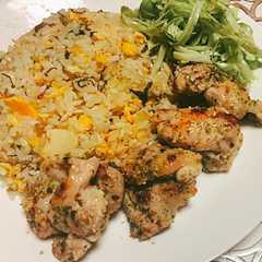 รูปของ 高菜ガーリック炒飯+鶏チー海苔焼き