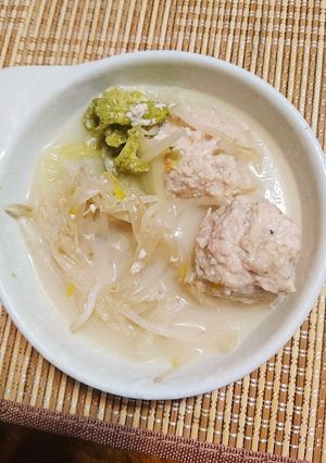 地味な彩りやけど鶏つくねのミルク鍋〜★★-レシピのメイン写真