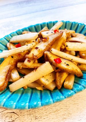 うどと椎茸のペペロンチーノ風炒め-レシピのメイン写真