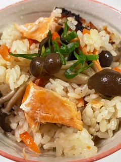 鮭とキノコの炊き込みご飯-レシピのメイン写真