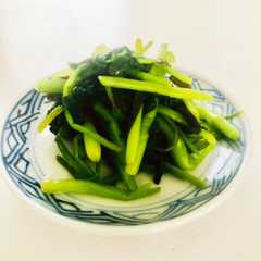 รูปของ 三つ葉の白だし塩昆布和え