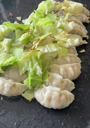 簡単！餃子&蒸し野菜（キャベツやニラ）-レシピのメイン写真