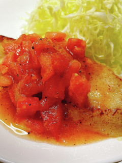 簡単!カレイムニエル トマトソースがけ-レシピのメイン写真