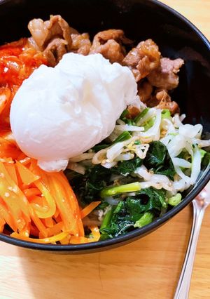 ポーチドエッグでビビンバ丼-レシピのメイン写真