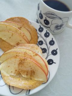 余った餃子の皮で♪簡単な林檎ピザ-レシピのメイン写真