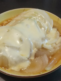 食べ易い!チーズ乗せ新玉ねぎのレンジ蒸し-レシピのメイン写真