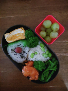 JK☆梅と枝豆のおにぎり弁当♪-レシピのメイン写真