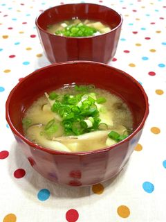 豆腐としめじのお味噌汁-レシピのメイン写真