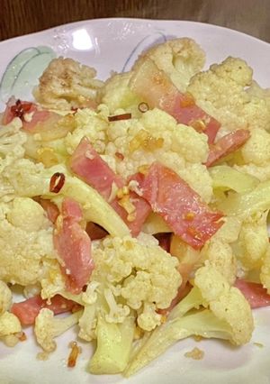 カリフラワーとベーコンのペペロンチーノ-レシピのメイン写真