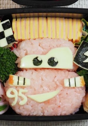 子ども喜ぶ♪ライトニングマックイーン弁当-レシピのメイン写真