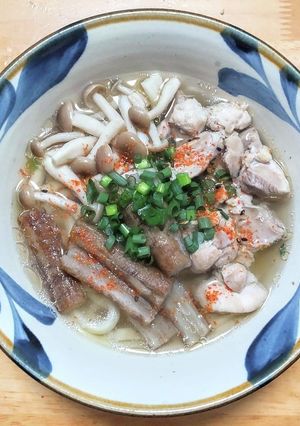 鶏もも肉にゴボウとシメジの激ウマうどん-レシピのメイン写真