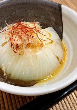 簡単すぎ！新玉ねぎのごま油レンジ蒸し-レシピのメイン写真