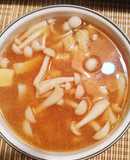 豆腐とブナピーと揚げのお味噌汁
