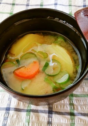じゃがいも・にんじんのお味噌汁♪-レシピのメイン写真