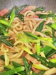 九条ネギとベーコンの焼きうどん-レシピのメイン写真