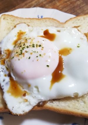 目玉焼きトーストマジックソルトバター!-レシピのメイン写真