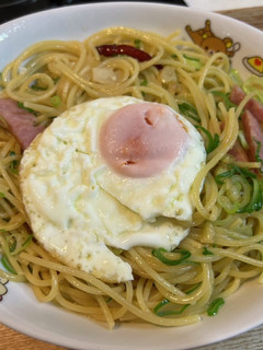 シャウエッセンと青ネギと目玉焼きのパスタ-レシピのメイン写真