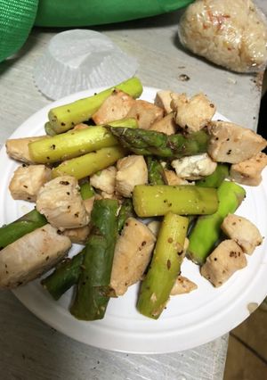 ハーブ香るアスパラと胸肉のペッパーレモン-レシピのメイン写真