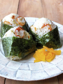 簡単♪磯辺天むす／ちくわ＆揚げ玉-レシピのメイン写真