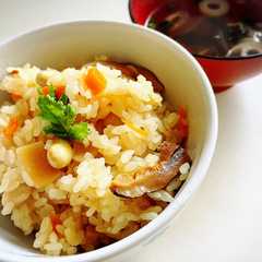 รูปของ 市販の炊き込みご飯に具をプラス
