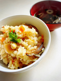 市販の炊き込みご飯に具をプラス-レシピのメイン写真