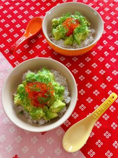 ジャコごはんでアボカドいくら丼-レシピのメイン写真