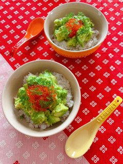ジャコごはんでアボカドいくら丼-レシピのメイン写真