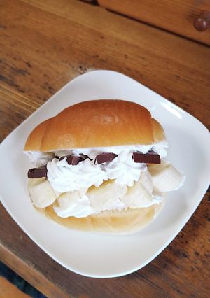ロールパンで板チョコバナナマリトッツォ-レシピのメイン写真