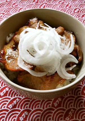 新玉ねぎ添え！豚ロース焼肉丼♪-レシピのメイン写真