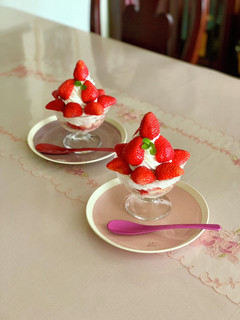 おうちでカフェ気分*いちごパフェ-レシピのメイン写真