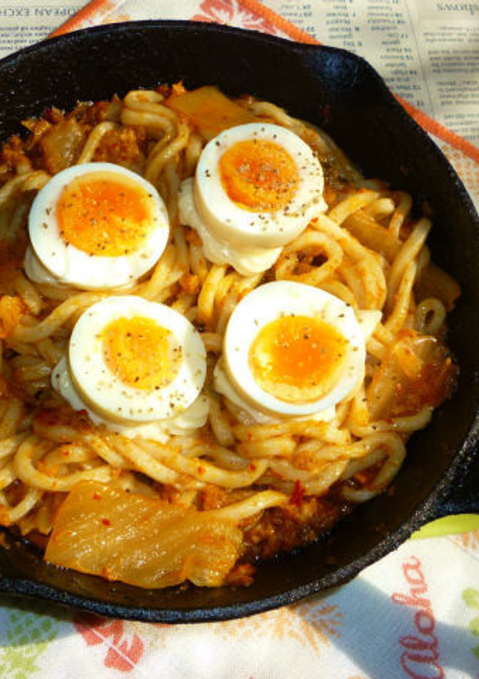 鮭キムチ＋ゆで卵の焼きうどん-レシピのメイン写真