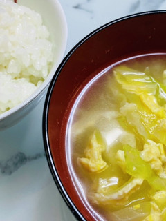 キャベツと溶き卵・優しい甘味のお味噌汁-レシピのメイン写真