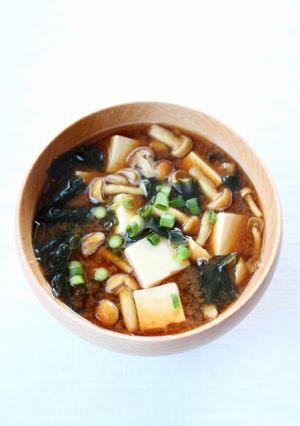 簡単美味しい【なめこと豆腐の赤だし味噌汁-レシピのメイン写真