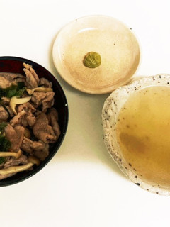 3色の味に出会える豚肉と梅肉丼-レシピのメイン写真