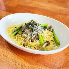 รูปของ しめじ小松菜しらすパスタ