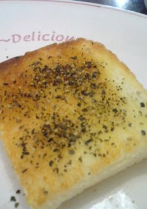 簡単ピリッ☆胡椒トースト-レシピのメイン写真