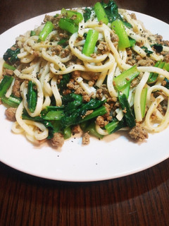 挽き肉と小松菜のカレー風味焼きうどん-レシピのメイン写真