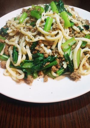 挽き肉と小松菜のカレー風味焼きうどん-レシピのメイン写真