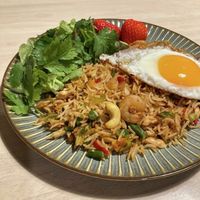 基本からアレンジまで！思わずつくりたくなる「鶏肉 エビ ナシゴレン