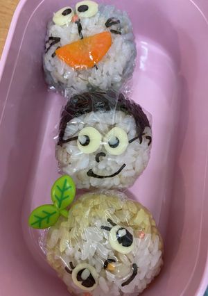 3色団子おにぎり ドラえもんキャラ弁-レシピのメイン写真